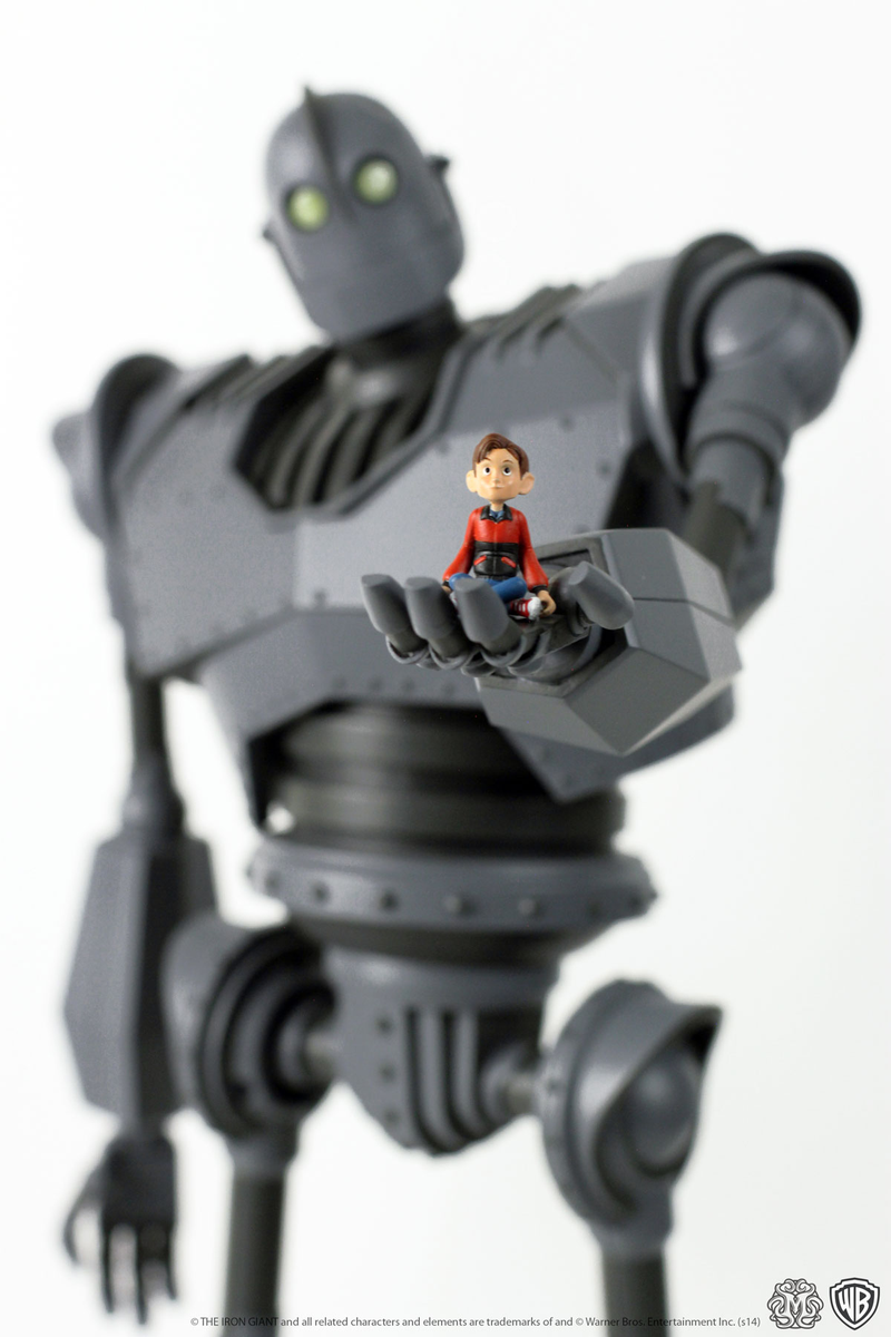 Illustration for article titled Watch Brad Bird Play With Mondo's Iron Giant Figure And Try Not To Cry